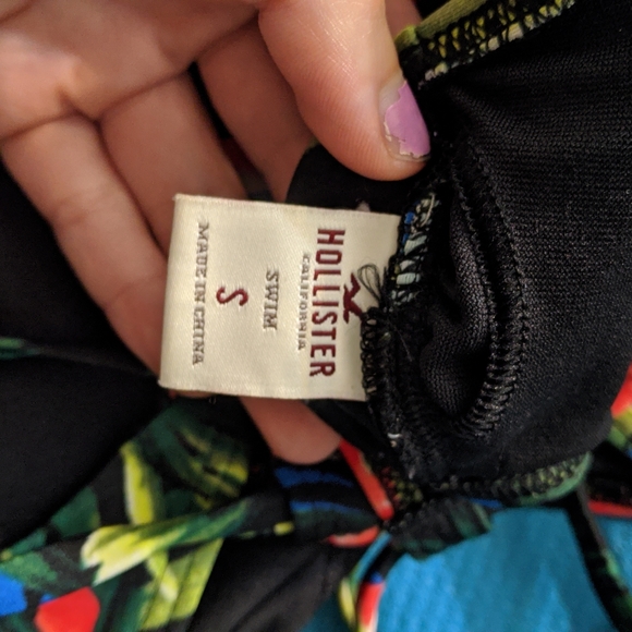 Hollister Bib swim top - Picture 2 of 4